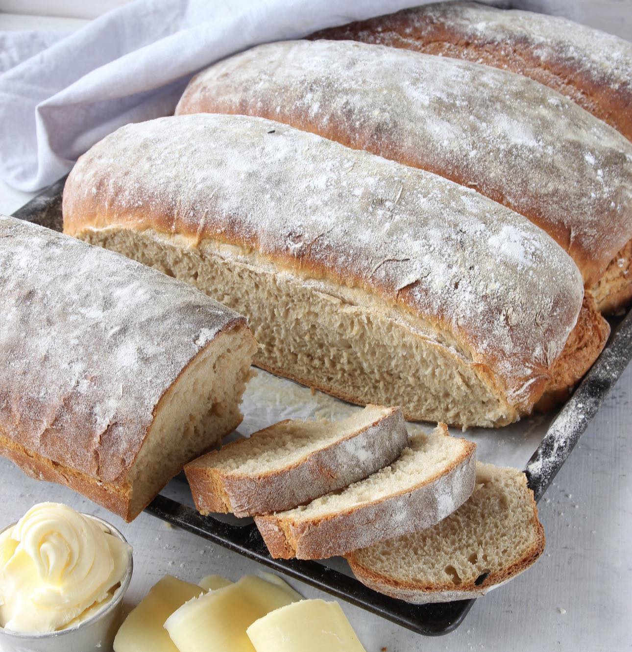 Ombonade Gemenskap – 4 Bröd på en Plåt