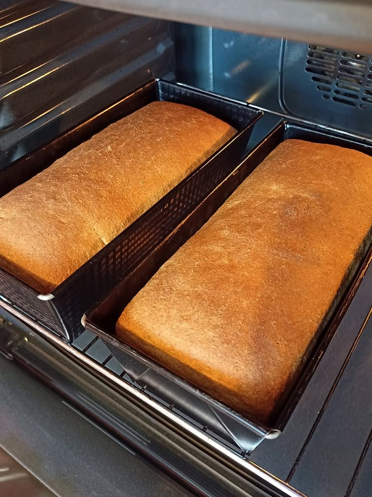 Ingen krångel, bara ren njutning! 🌾 Prova detta enkla grahamsbröd – hälsosamt, mättande och färdigt med minimal ansträngning. Perfekt både på