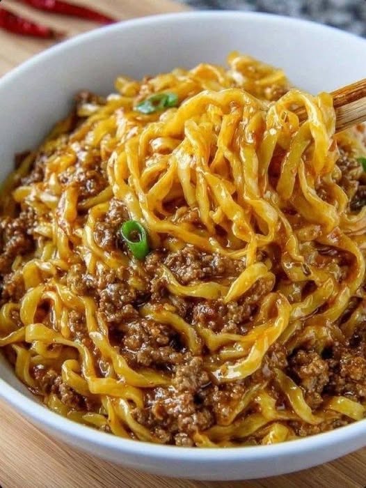 Mongoliska nötfärsnudlar
