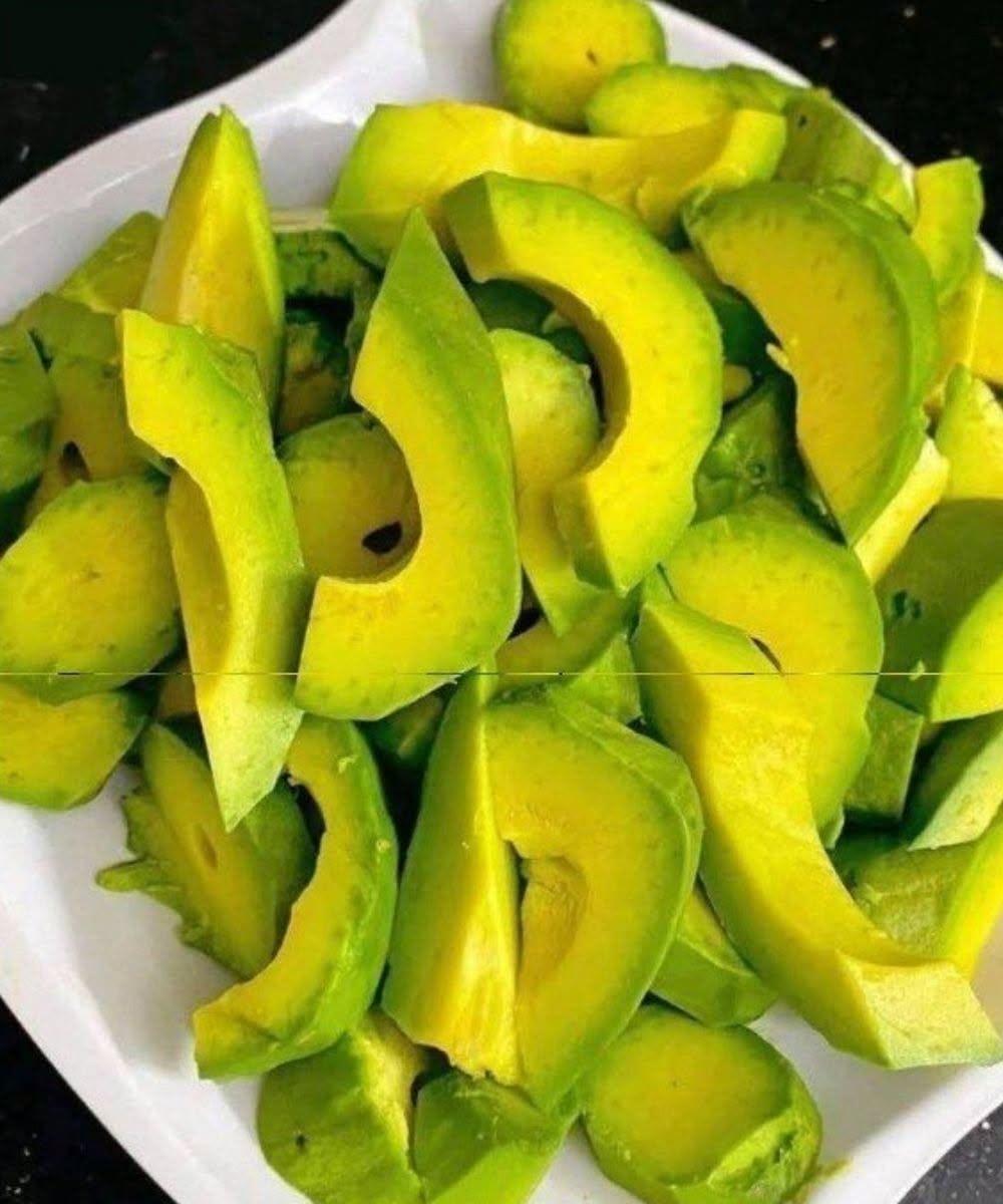 De erkända hälsofördelarna med avokado … och vad vi egentligen vet om deras kärna