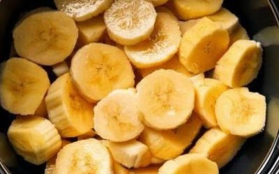 🍌 Lägg råa bananskivor i en slow cooker med dessa 4 ingredienser — Du kommer aldrig att se tillbaka
