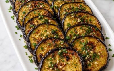 Vitlöksrostade aubergineskivor – Enkel medelhavsrätt