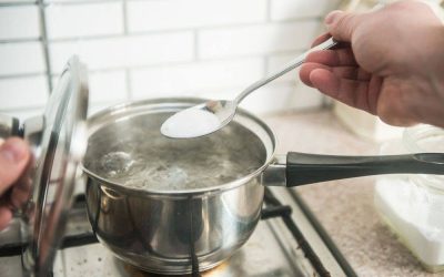 Koka ett par liter vätskeersättning så du är redo för värme eller sjukdom.