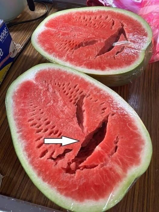 Varför en vattenmelon kan se sprucken ut inuti