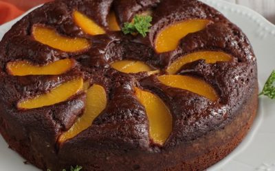 🍑 Chokladkaka med persikor – Fluffig, saftig och oemotståndlig!