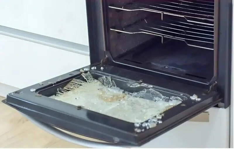 När ugnsluckan exploderar utan anledning: en oroande verklighet du borde känna till