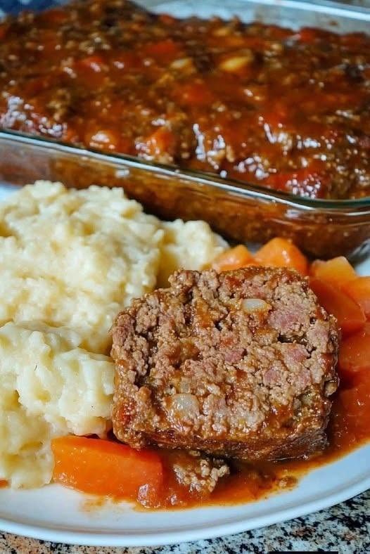 Köttfärslimpa med tomatsås