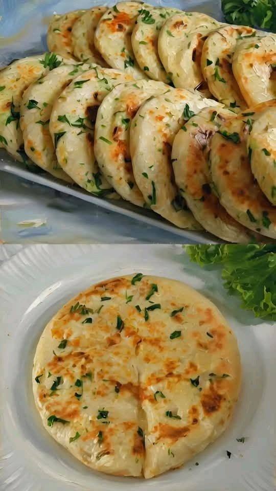 Vitlöksbröd i stekpanna med örter