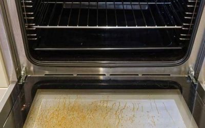 Ett enkelt knep för att rengöra ugnsluckans glas