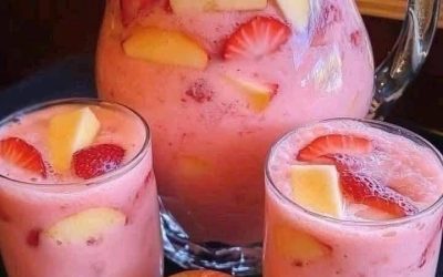 Den ultimata krämiga jordgubbs-äppelpunchen