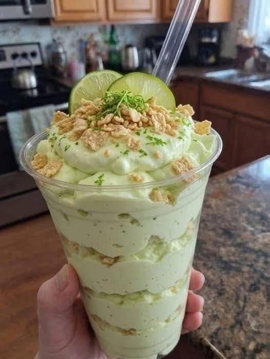 Krämig limecheesecake i glas – en svalkande dessert utan ugn