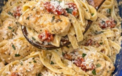 Krämig kycklingpasta Alfredo i ugn