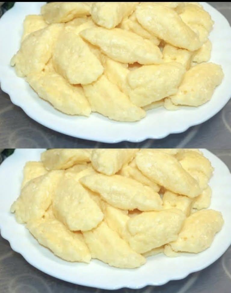 Takie leniwe pierogi gotuję już od kilku lat: bez mąki, bez wyrabiania ciasta rękami, bez wałkowania i w zaledwie 20 minuter