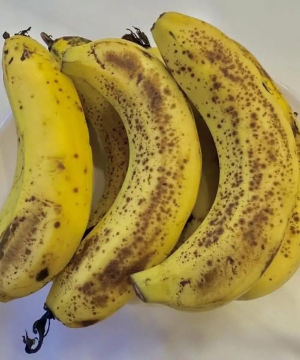 Läkare avslöjar att det kan leda till att äta bananer på kvällen