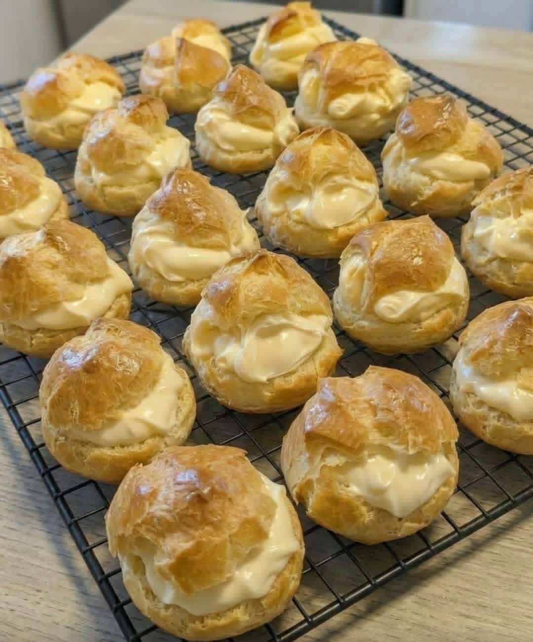 Berömda gräddpuffar med en välkänd fyllning