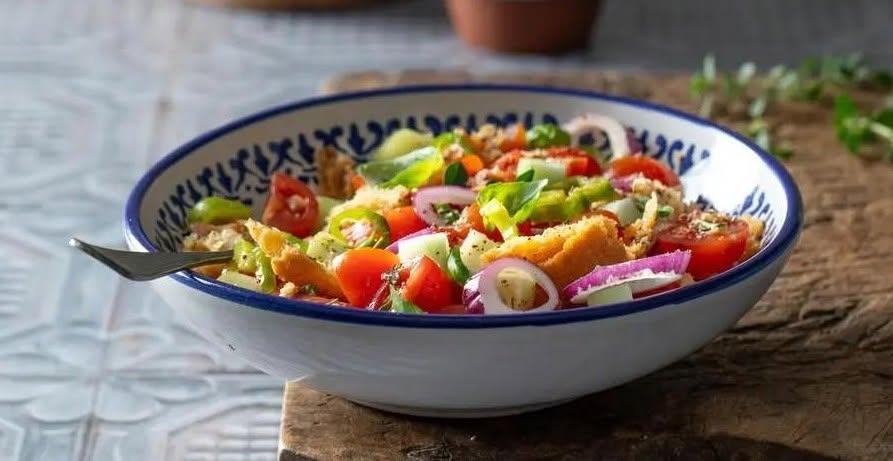 🥗 Kan sommarinsalatan vara mer smakrik till pastan? Ricetta fresca che sta conquerando l’Italia!
