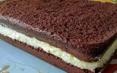 Chokladkaka med krämig vaniljfyllning