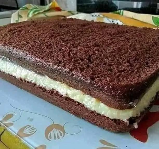 Chokladkaka med krämig vaniljfyllning