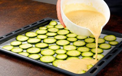 Du kommer aldrig att steka zucchini igen: Skär BARA den i skivor, häll blandningen över och gratinera den – det var ett tag sedan du åt något så här gott!