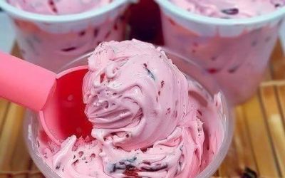 En succé med tre ingredienser: krämig jordgubbsdröm-yoghurtdessert