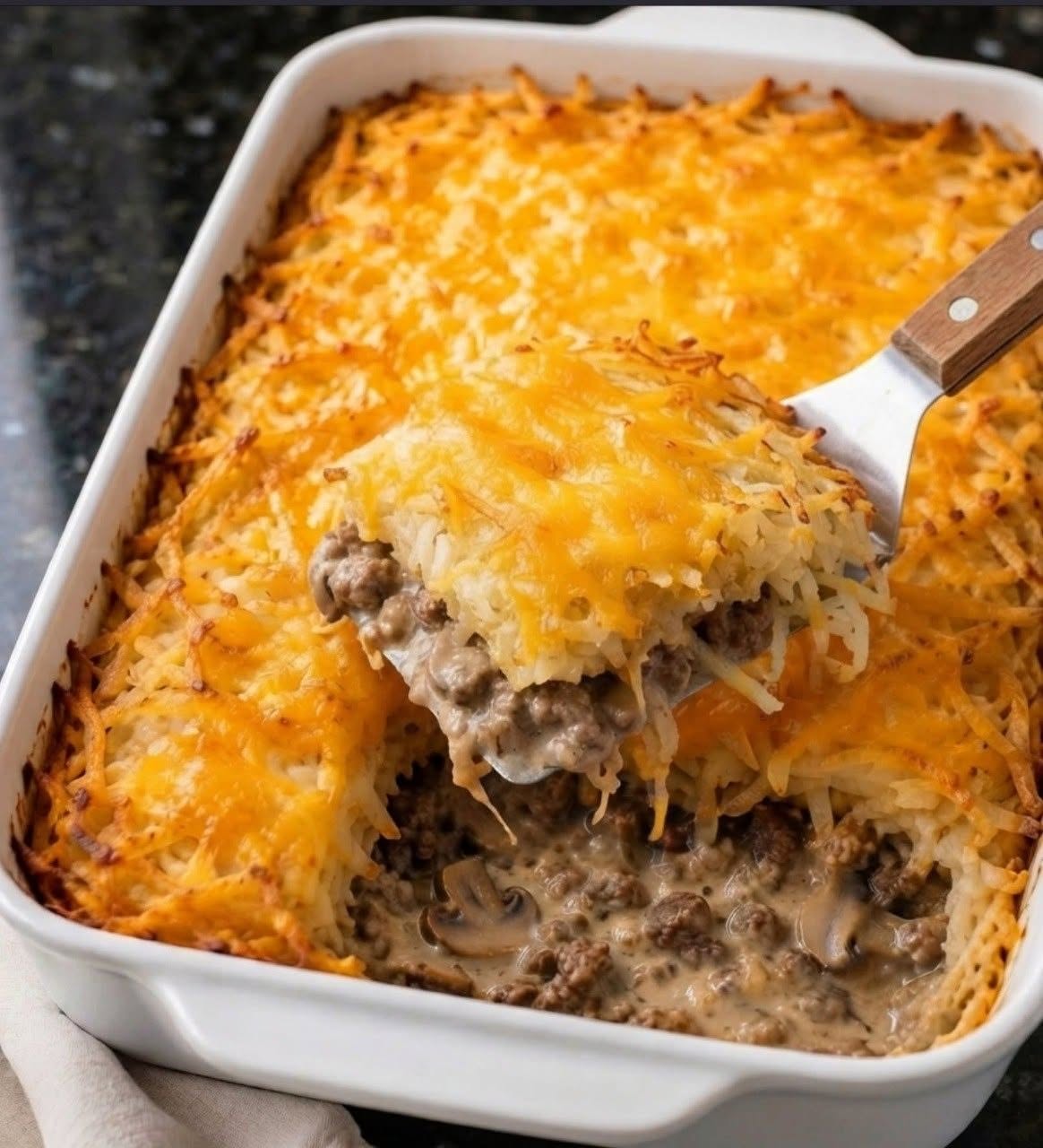 4-ingredienser nötkött- och hash brown-gryta