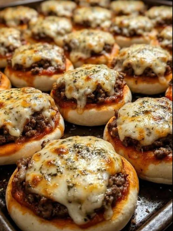 Minipizzaburgare med smält ost