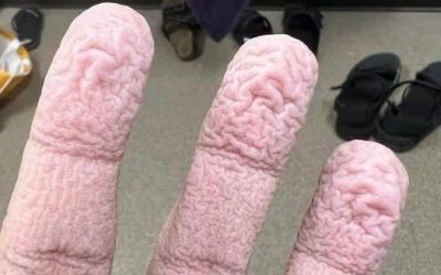 Rynkiga fingrar efter vattenexponering: Den chockerande biologiska sanningen bakom din huds kusliga reaktion